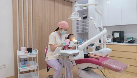 Kapan Anak Harus Pertama Kali ke Dokter Gigi? Ini Jawabannya!