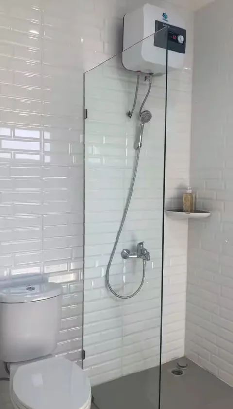 Full bathroom 1